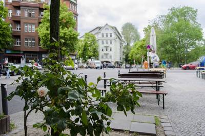 Foto eines Platzes mit Blumen und Bänken in Neukölln, Foto-Wettbwerbsbeitrag 2019